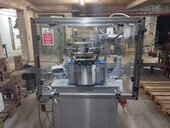Bild 2 Etikettiermaschine