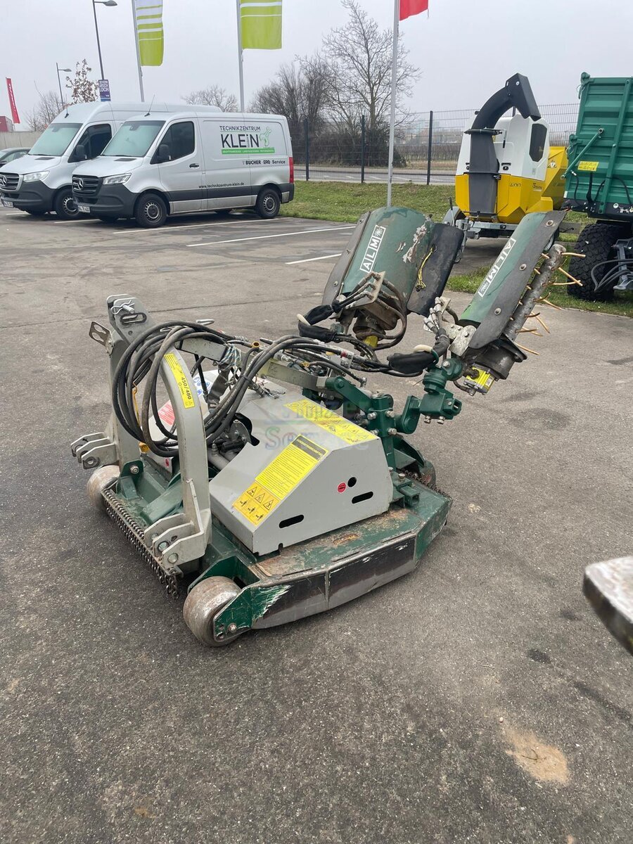 Bild 1 ALM Mulcher mit Fadenmäher