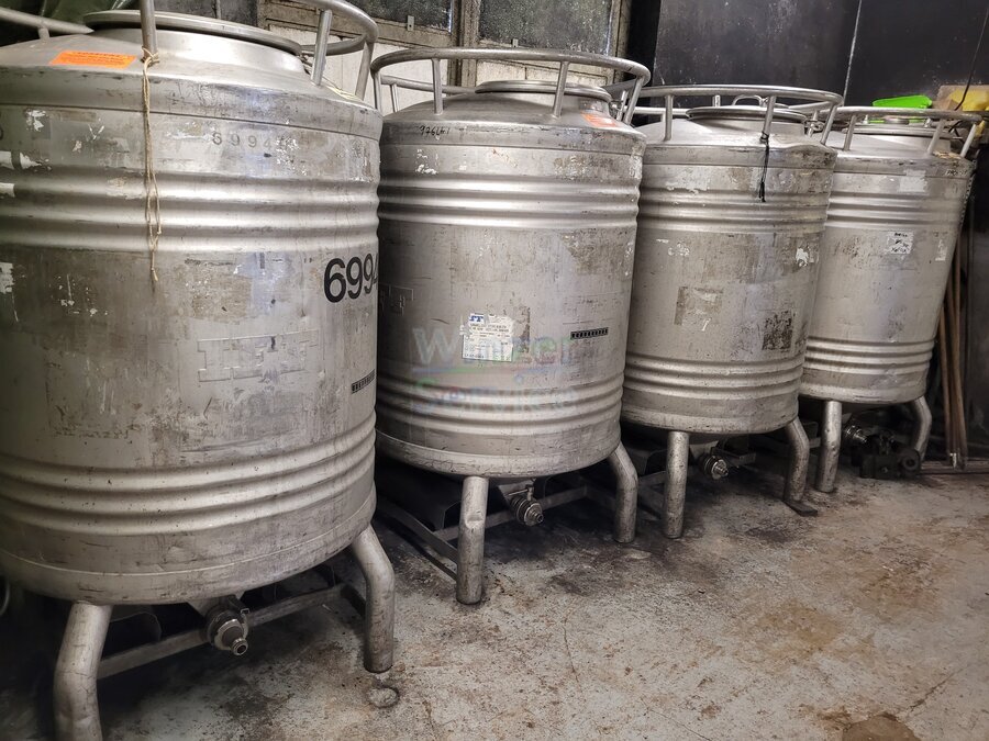 Bild 1 Tanks VA 976l (4 Stück)