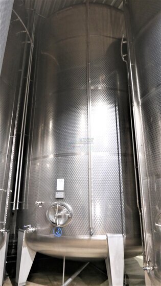 80.000 Liter KZE Lagertank, Weintank, EKS,m. Rührwerksmixer seitl