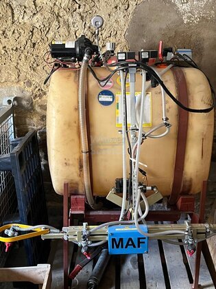 Unkrautspritze 200L Fass  mit Spritzgestänge MAF