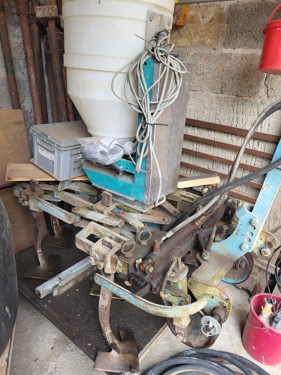 Bild 1 Röll- Grubber / Schneckenkornstreuer