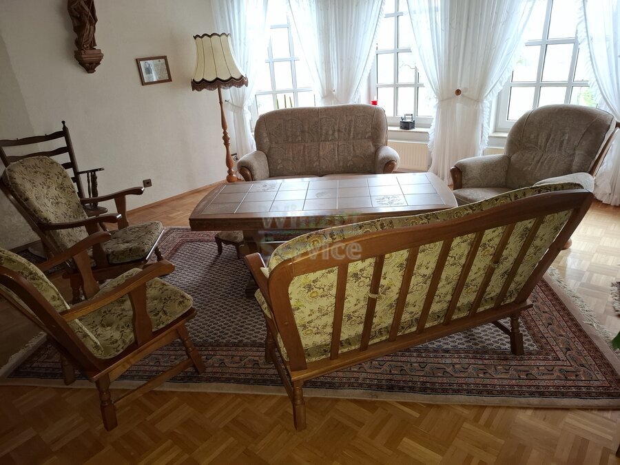 Bild 1 Wohnzimmer Sitzgruppe mit Tisch
