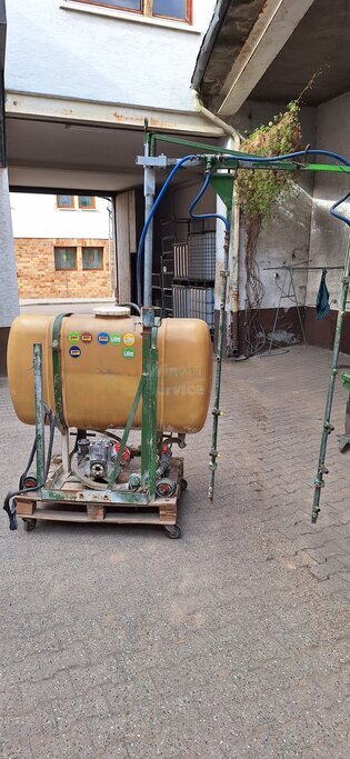 400l Spritze mit Überzeilengestänge 