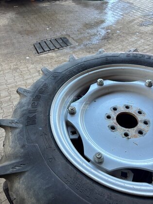 Carraro Reifen mit Verstellfelgen  9,5R20