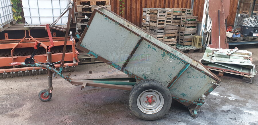 Bild 1 Kippbarer Zeilenwagen Wingertskärchel Traktoranhänger 