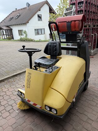 Kärcher KMR 1250 Gas Kehrmaschine 
