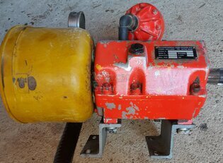 Dreikolbenpumpe Douven von Myers-/Wanner-Nachlaufsprühgerät