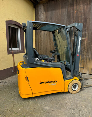 Jungheinrich Stapler EFG 216 Hubhöhe 3,30m 