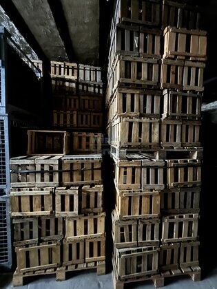 Weinkisten und Meterpaletten 