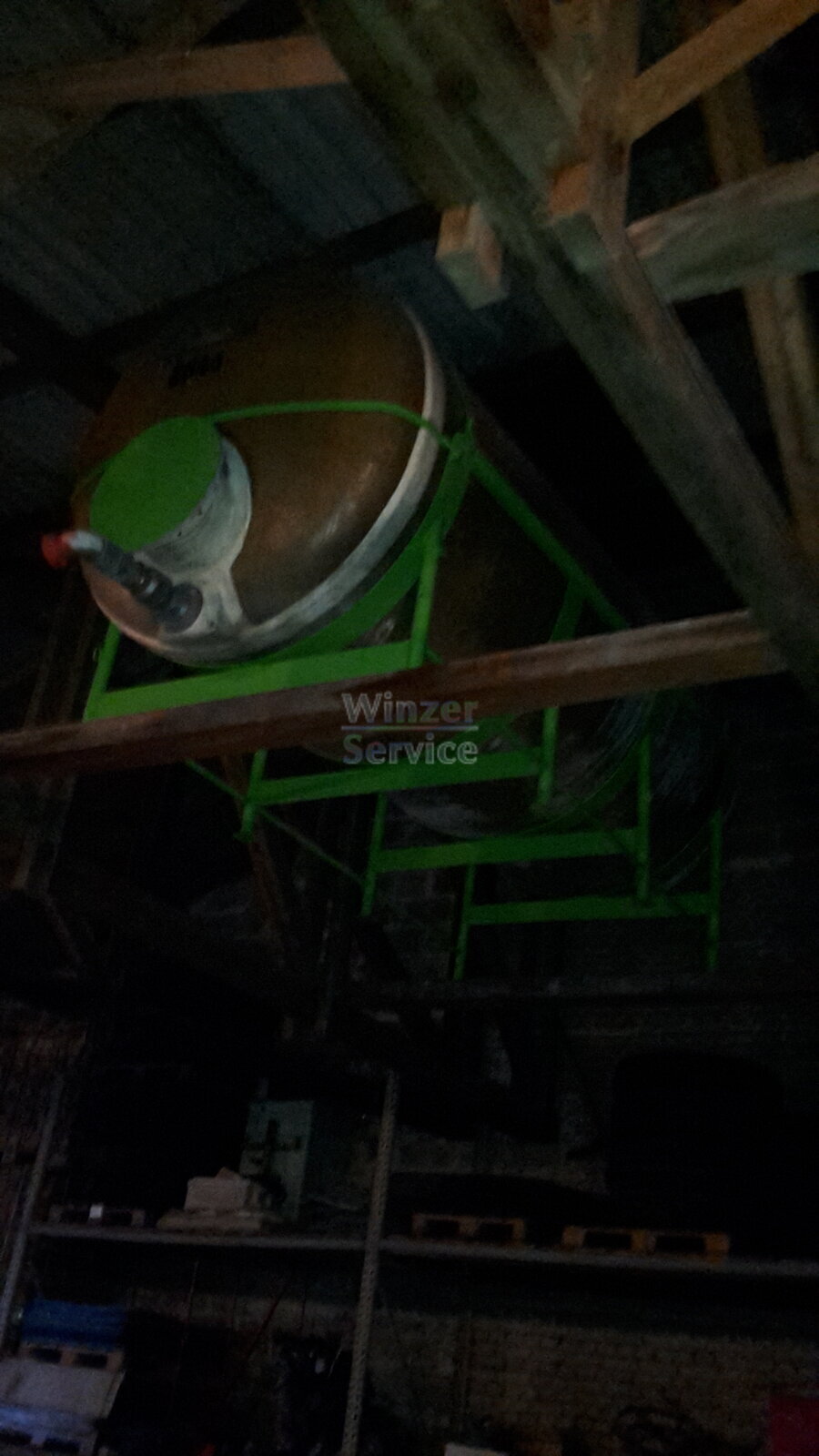 Bild 1 Wassertank zur Bewässerung