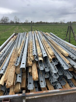 ca 500 St Metallpfähle