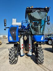 Bild 1 New Holland BRAUD 9070L Vorführmaschine mit Entrapper