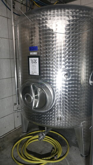 3.000 Liter Weintank aus V2A mit 1 Kühlplatte