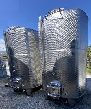 2 rechteckige Edelstahltanks VELO 6300 litres