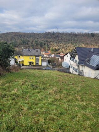 Baugrundstück mit angrenzender Landwirtschaftlicher Fläche