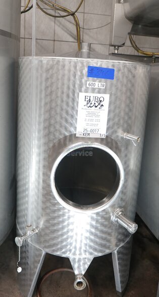 600 Liter Lagertank/Weintank, stehend, rund, aus V2A