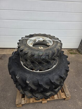 Komplettsatz Reifen und Verstellfelgen Landini Massey Ferguson