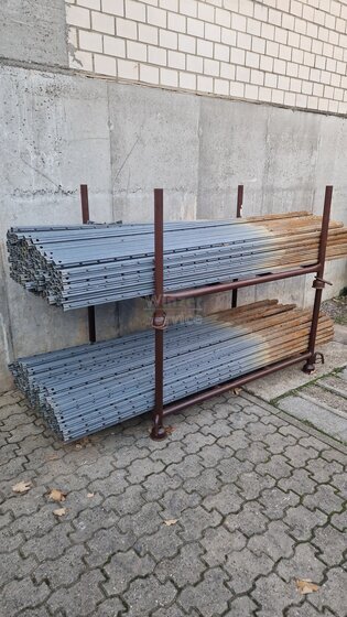 gerade 250cm Linus Weinbergspfähle / Stickel mit Drahtausleger