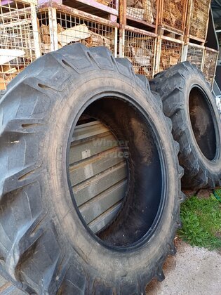 Traktorreifen 18.4R38 von der Marke Pirelli