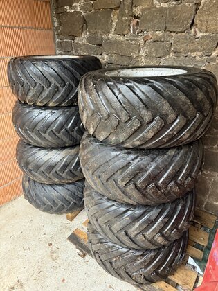 Reifen 350/60 Trelleborg auf Holder