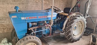 Ford 3000 inkl. Dach, Frontlader & Zwischenachsgerät 