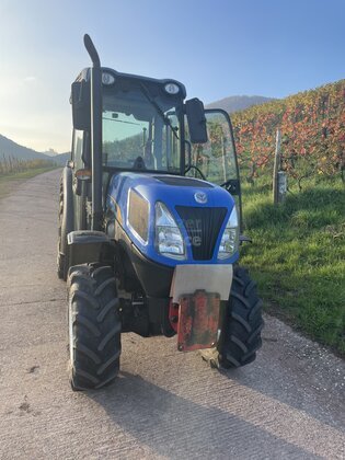 New Holland T4030 V