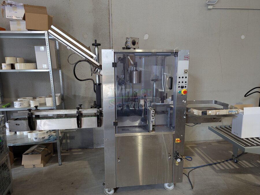 Bild 1 MecaMarc Etikettiermaschine / 2 Stationen / Kapselaufsetzer